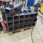 Valmiita tuotteita matkalla sinkitykseen Valmiita tuotteita metallipajalta