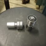 Sorvattuja ja laakeroituja tappeja telanpäihin sorvatut ja laakeroidut telatapit